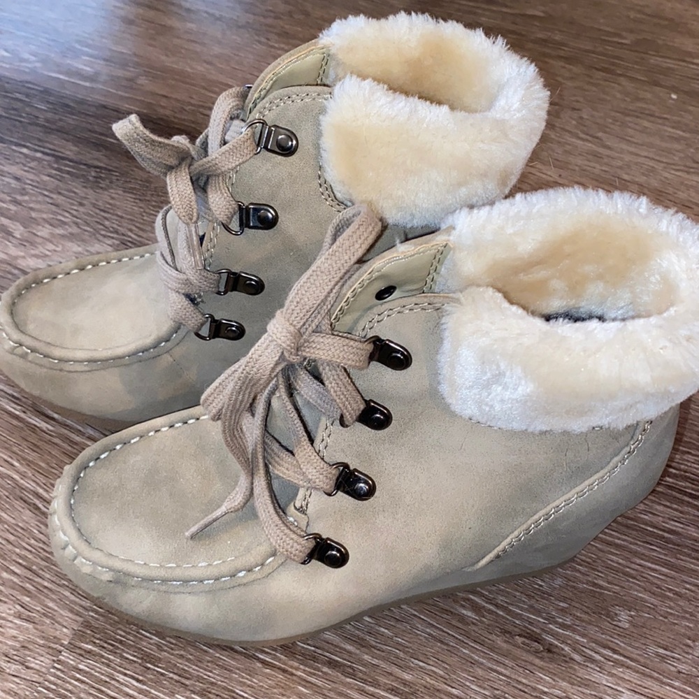 Booties with fur on the top. Never been worn